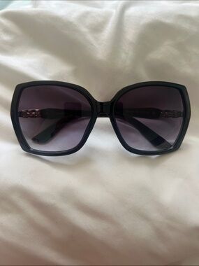 Black Oversized Women's Sunglasses